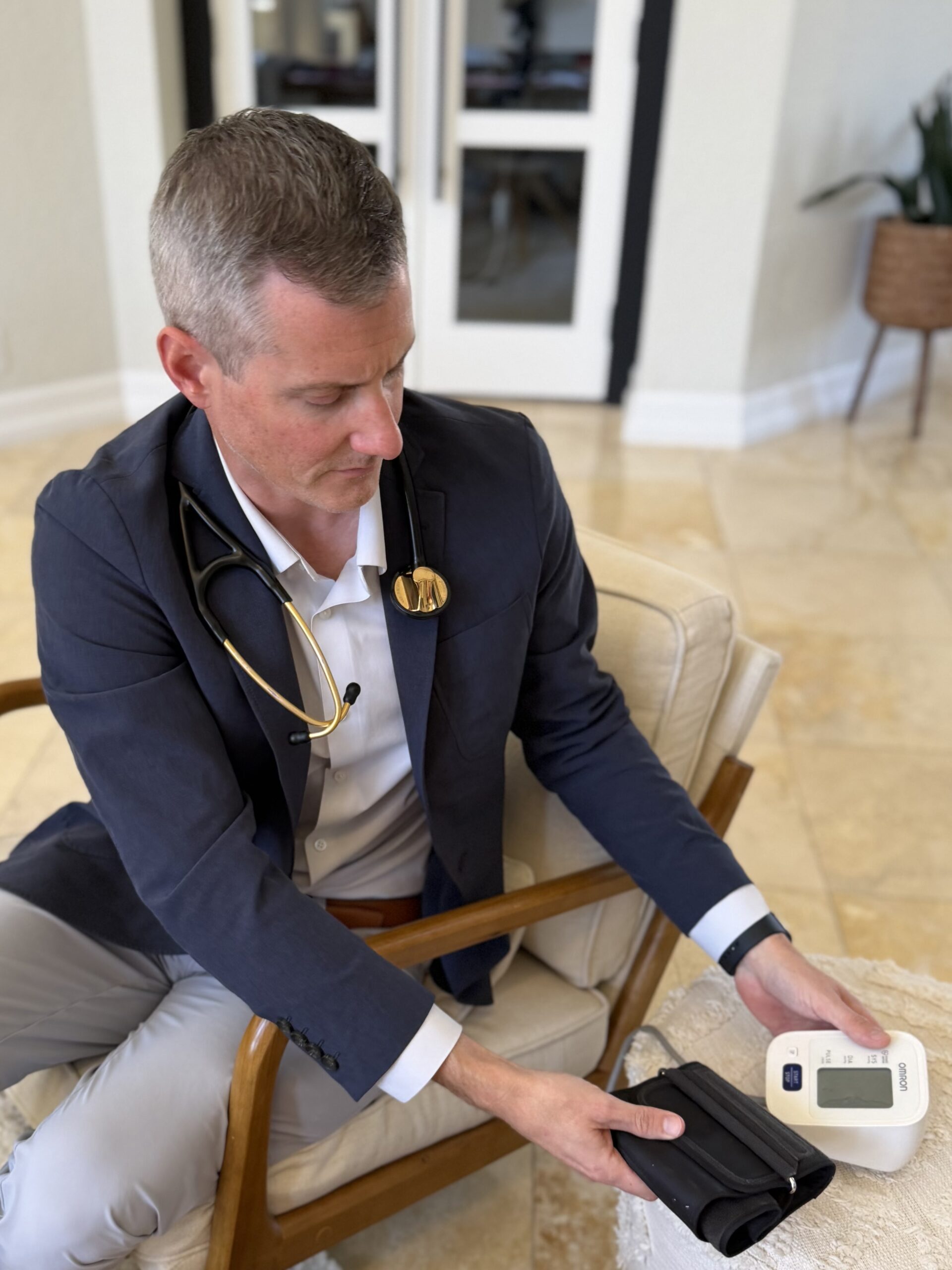 Doctor performing an in-home medical visit in Boca Raton